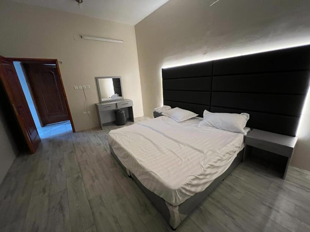 Albashier Private Apartment Ал Ула Екстериор снимка